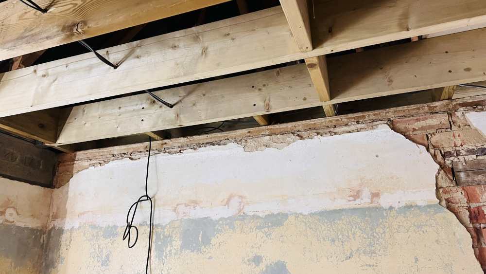 How to plaster small strip at top of wall with timber wall plate after removal of coving.