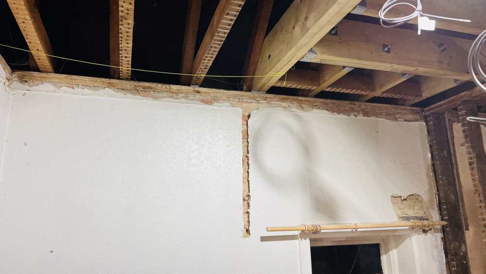 How to plaster small strip at top of wall with timber wall plate after removal of coving.