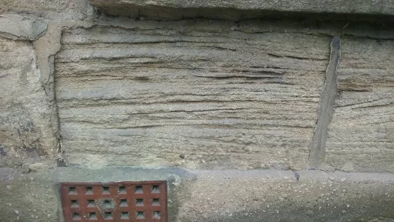 Mono over sandstone