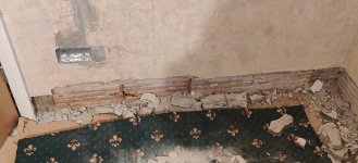 Decreasing skirting board gap